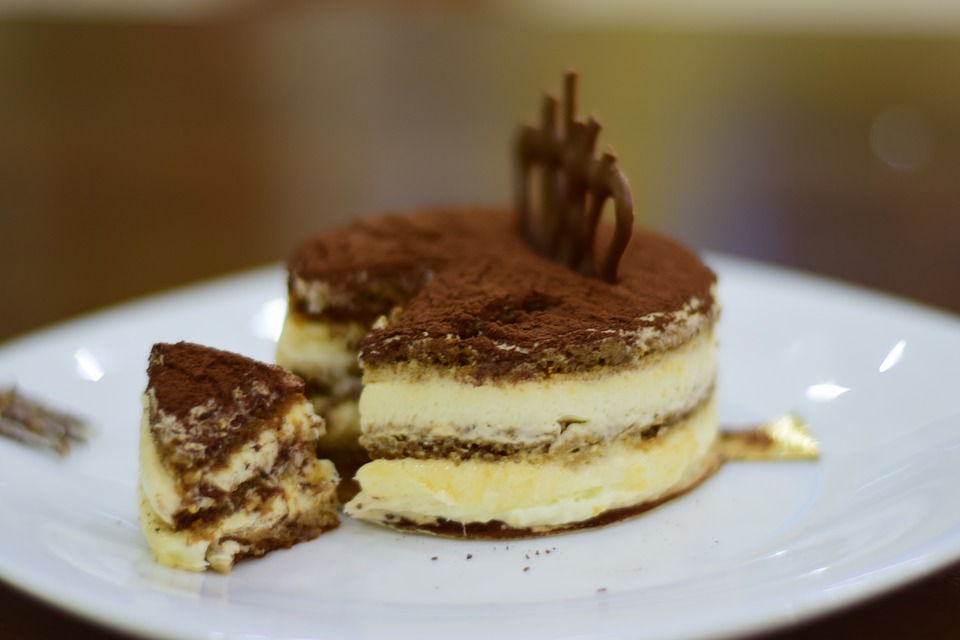 Preparazione tiramisù